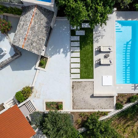 Villa Komelo Škrip Екстериор снимка