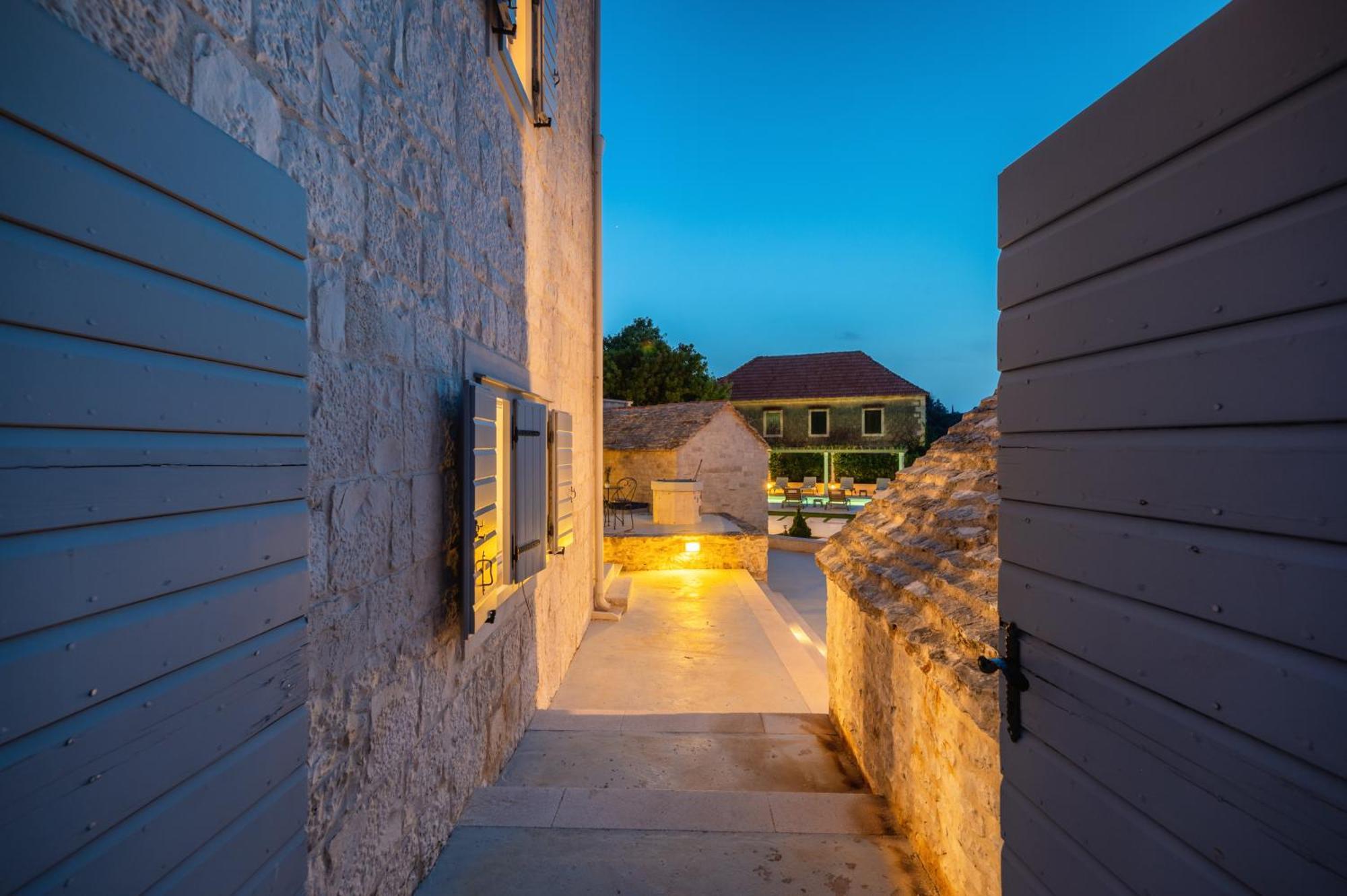 Villa Komelo Škrip Екстериор снимка